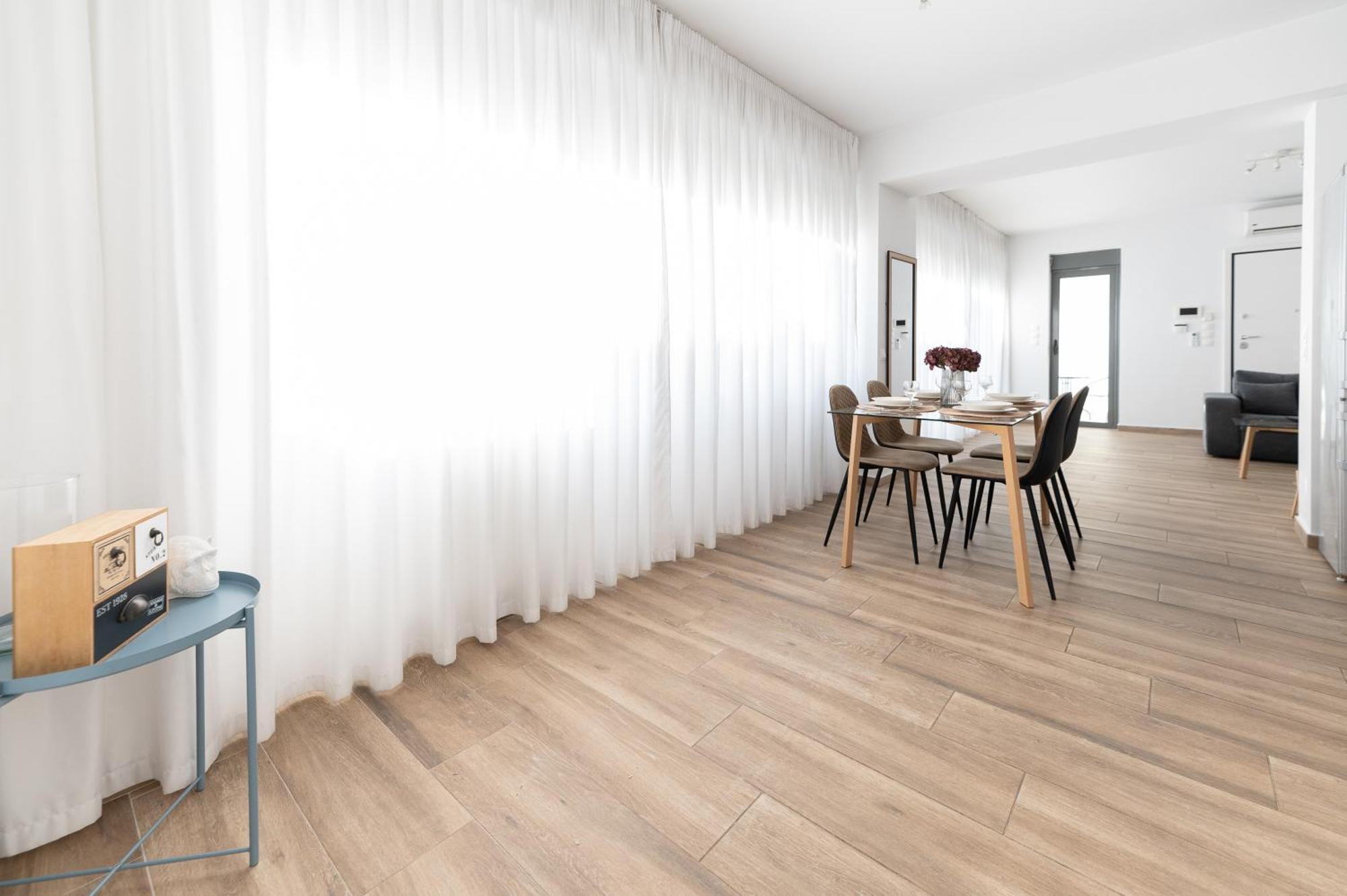 Stylish Spacious Apartment In Palaio Faliro Athens Exterior photo