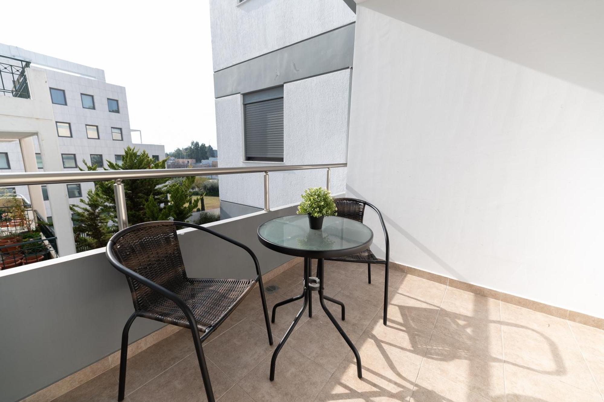 Stylish Spacious Apartment In Palaio Faliro Athens Exterior photo