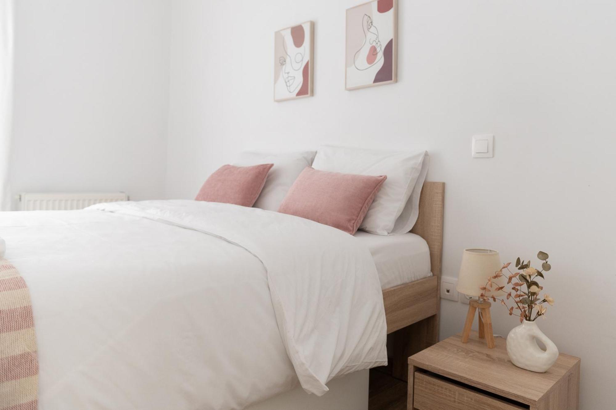 Stylish Spacious Apartment In Palaio Faliro Athens Exterior photo