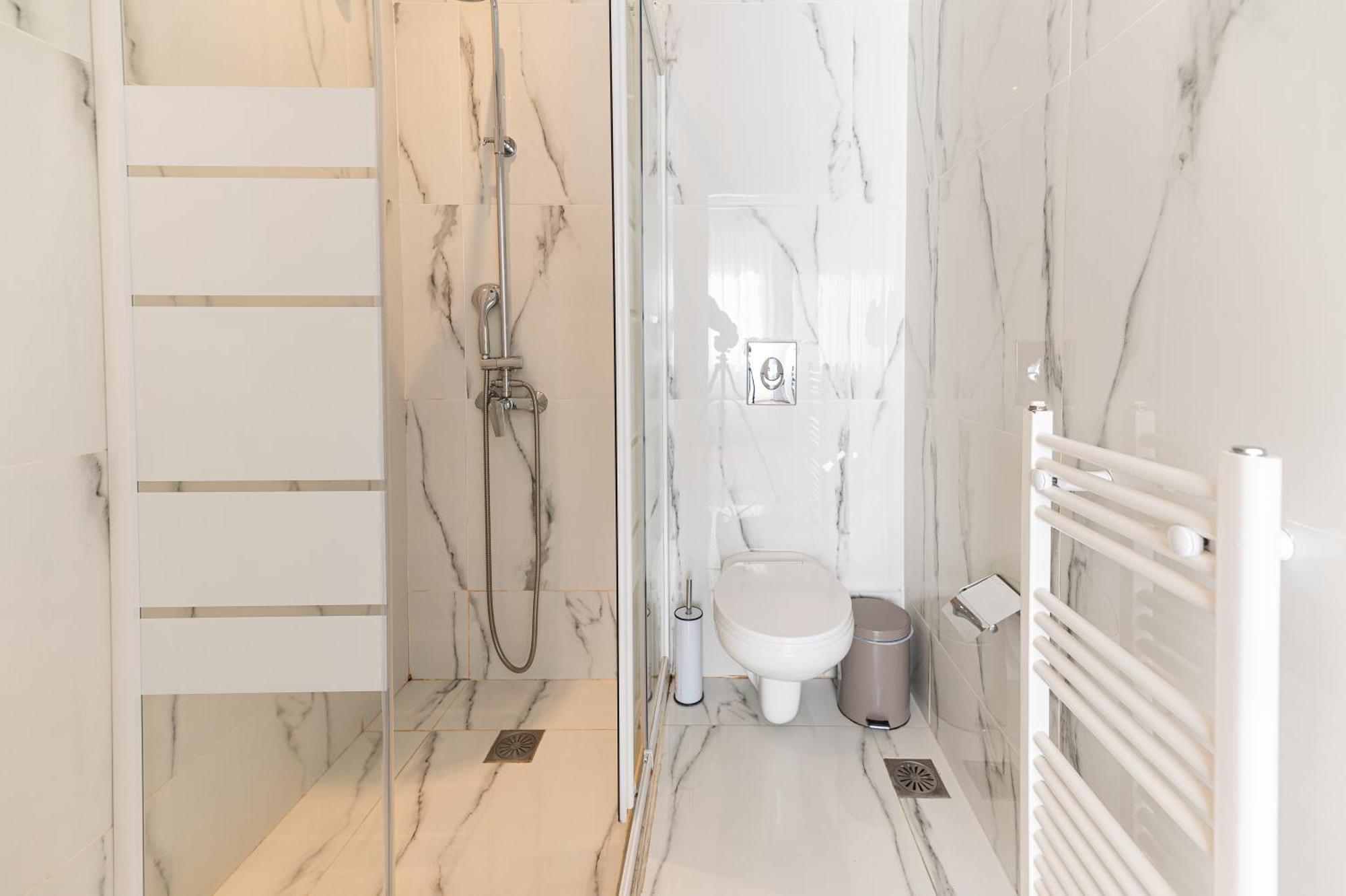 Stylish Spacious Apartment In Palaio Faliro Athens Exterior photo