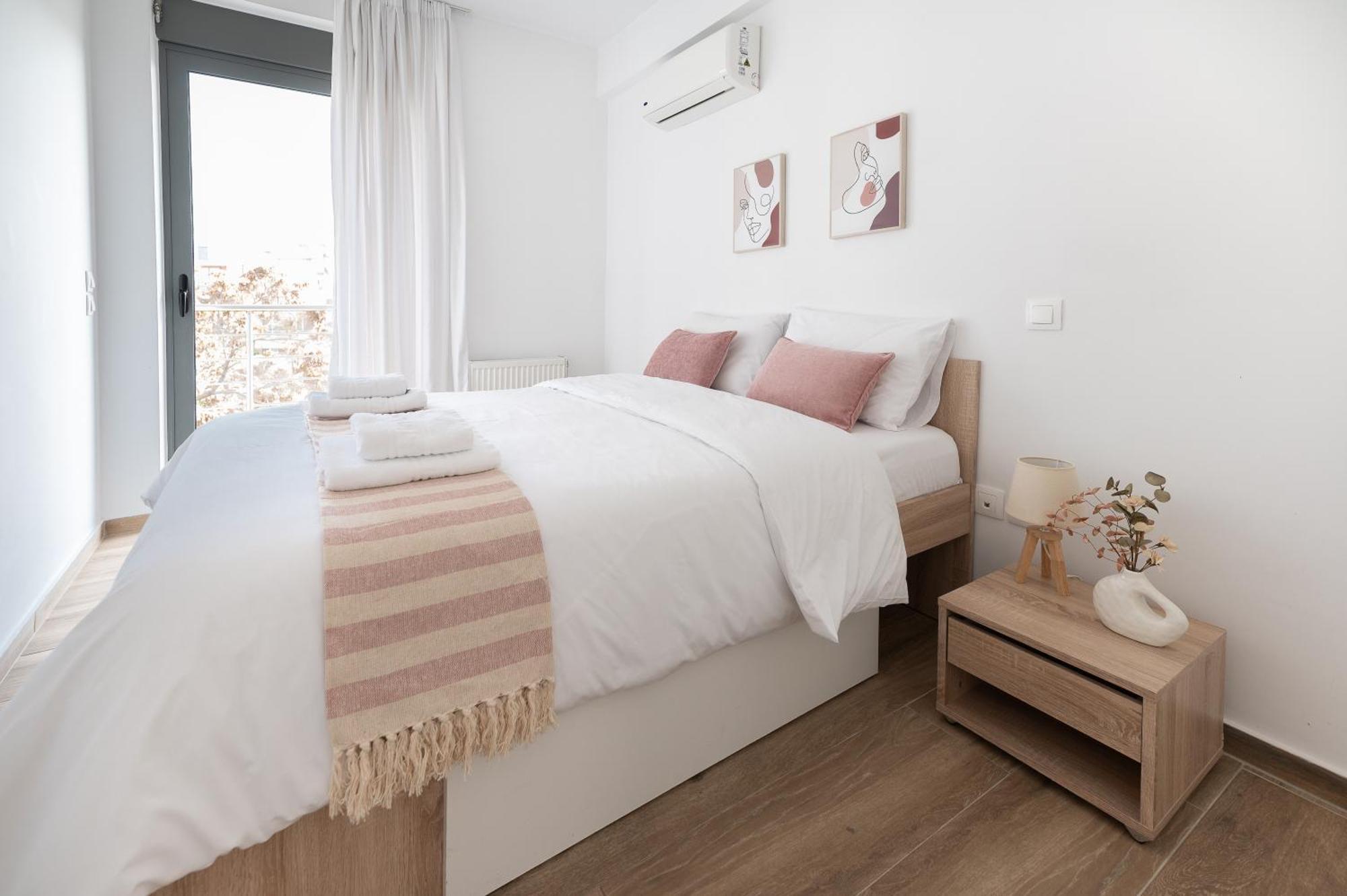 Stylish Spacious Apartment In Palaio Faliro Athens Exterior photo